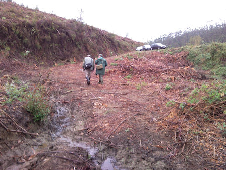Pescadores no Rio Alfusqueiro Pescadores no Rio Alfusqueiro Sondagem Proibição de pesca no PNPG.